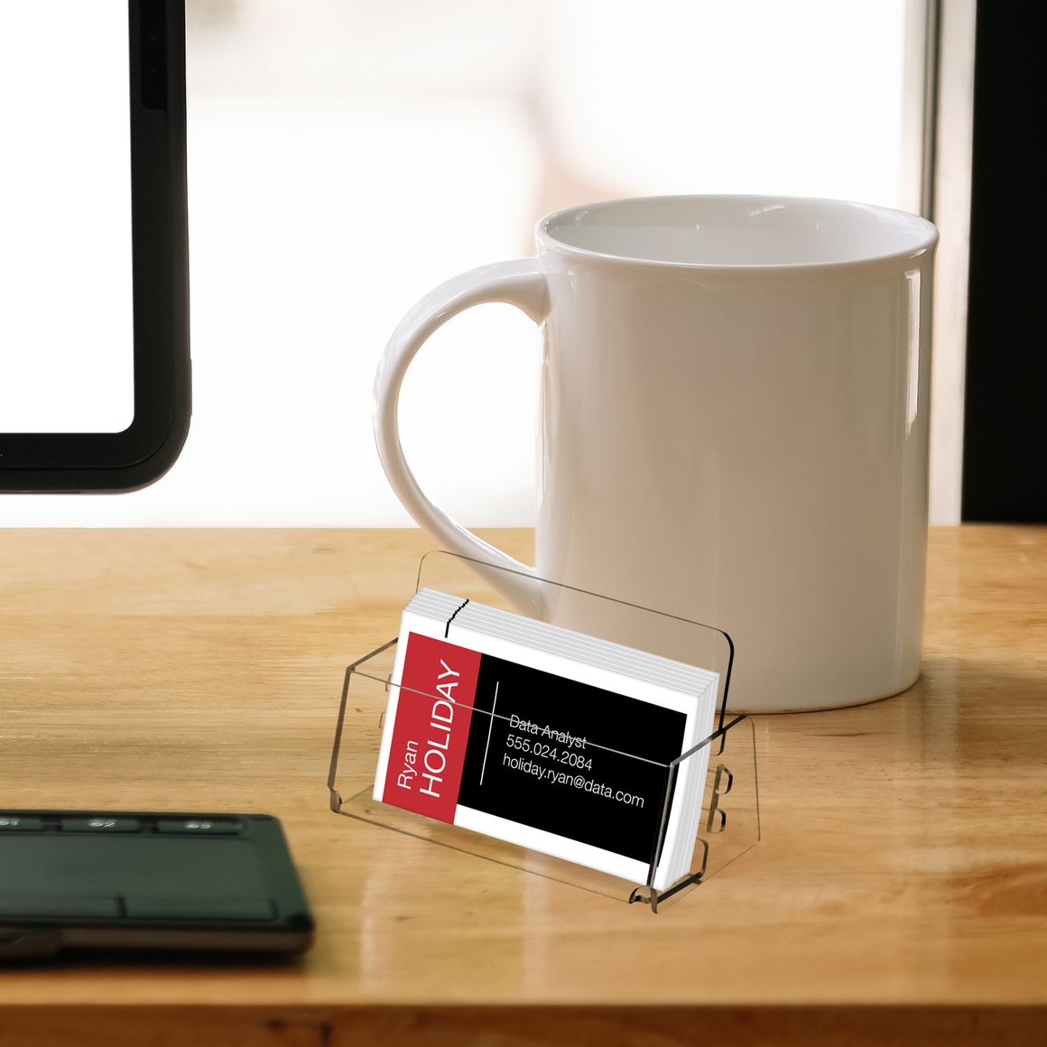 How To Choose Your Business Card Holders: Acrylic vs. PETG